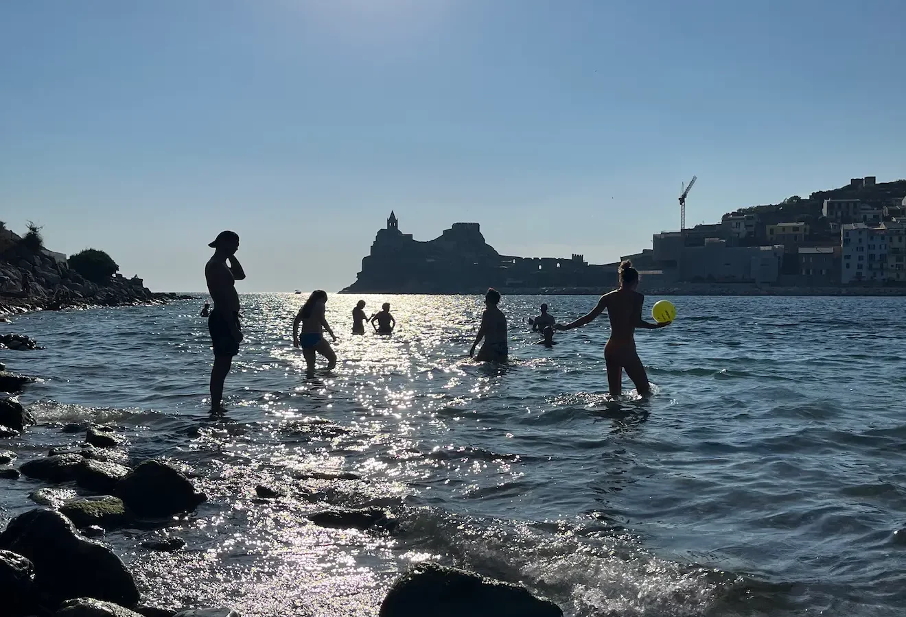 Breathe-Liguria-Escursione-Barca-Portovenere-Spiaggia-Chiesa-San-Pietro